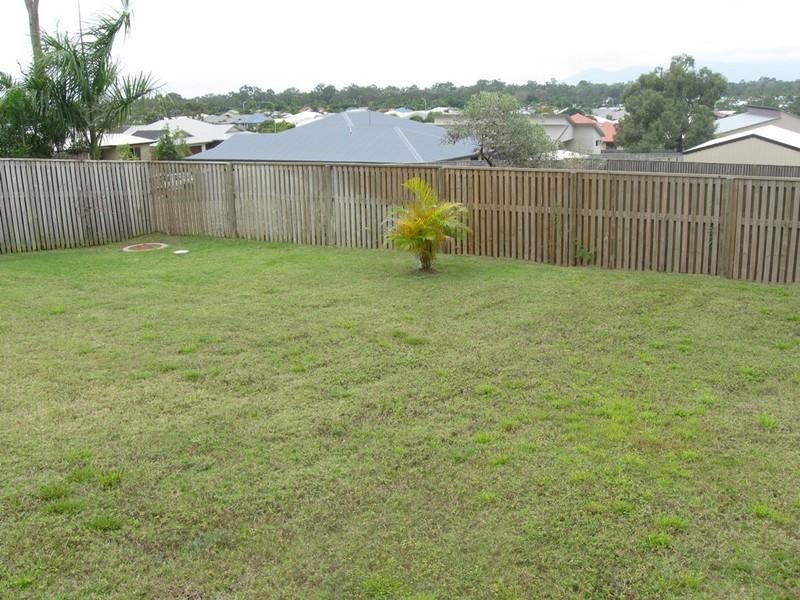 Bushland Beach QLD 4818