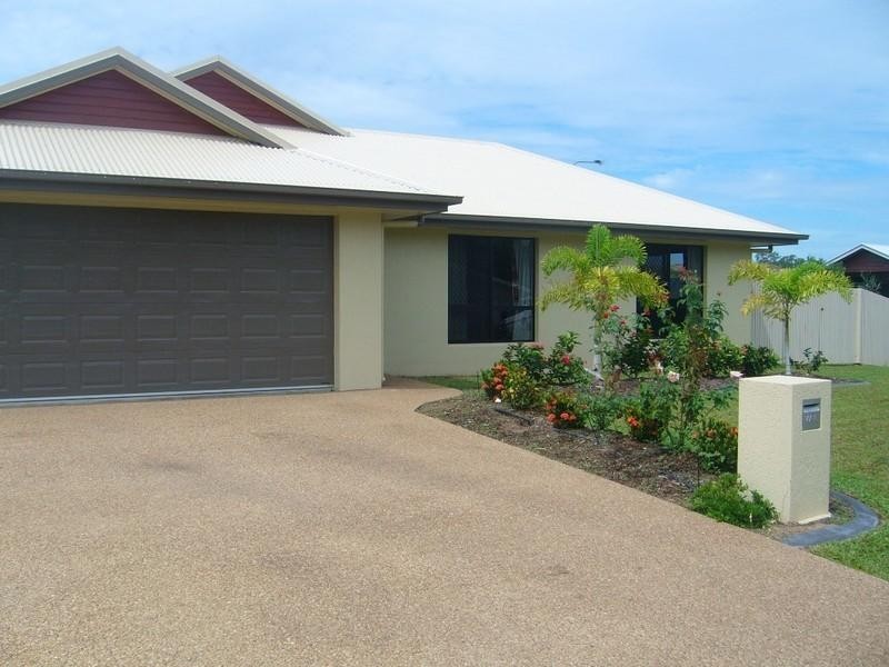 Bushland Beach QLD 4818