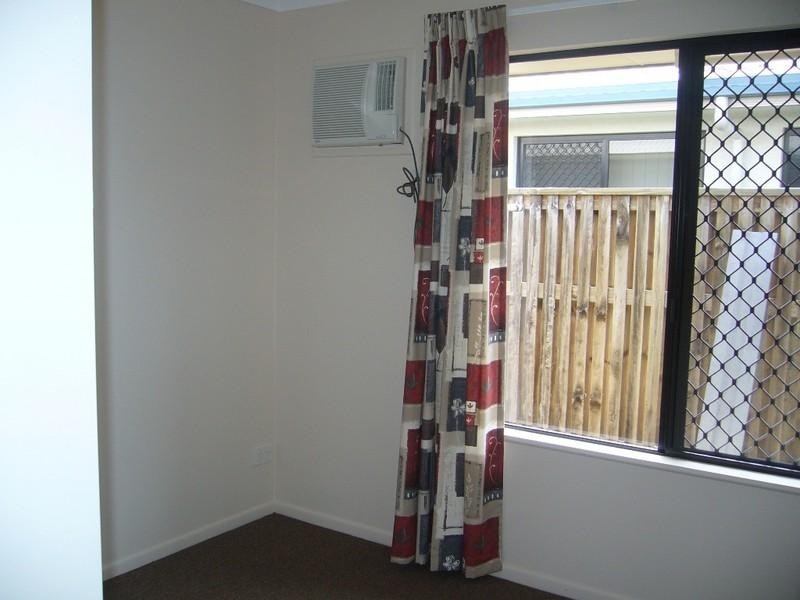 Bushland Beach QLD 4818