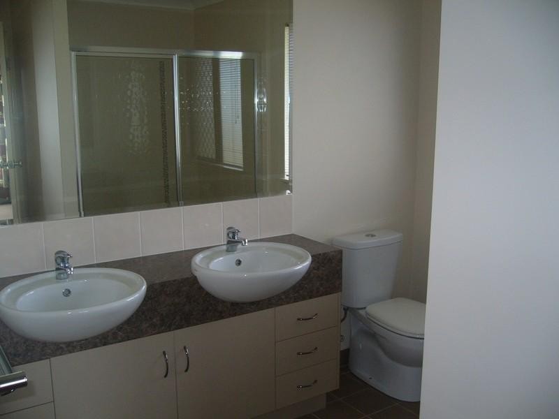 Bushland Beach QLD 4818