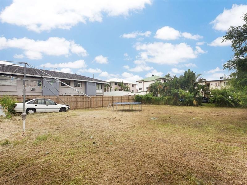 126 Eyre Street, North Ward QLD 4810