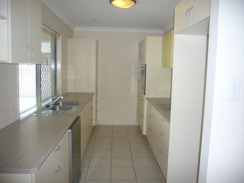 Bushland Beach QLD 4818