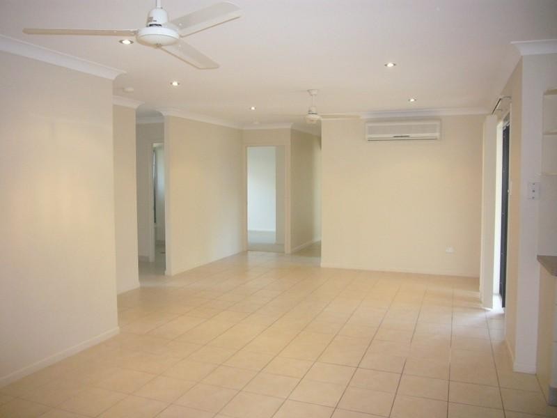 Bushland Beach QLD 4818