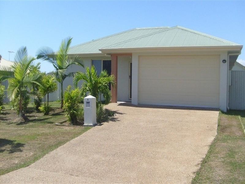 Bushland Beach QLD 4818