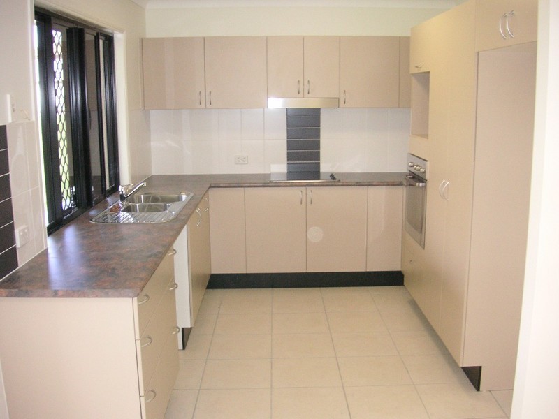 Bushland Beach QLD 4818