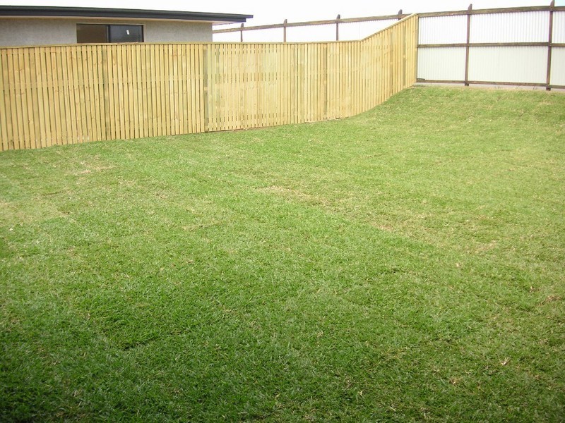 Bushland Beach QLD 4818