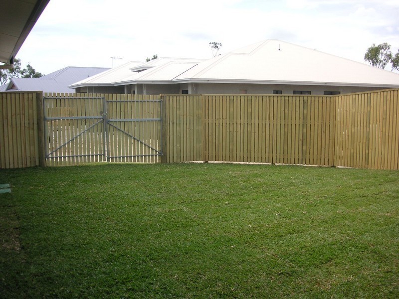 Bushland Beach QLD 4818