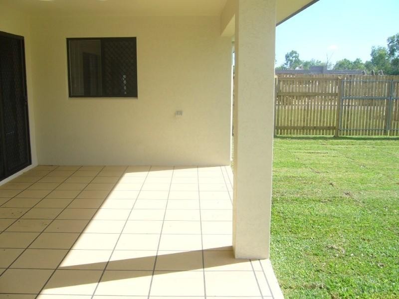 Bushland Beach QLD 4818