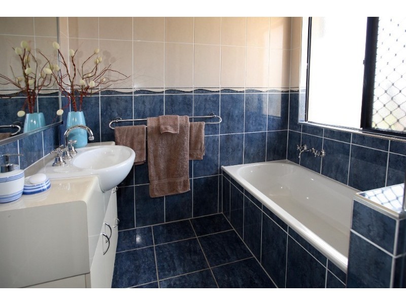 27 Tennessee Wy, Kelso QLD 4815