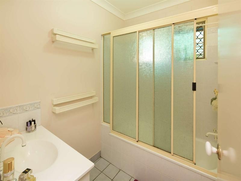 33 Barnett Street, Mount Louisa QLD 4814