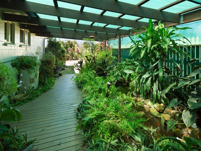 33 Barnett Street, Mount Louisa QLD 4814