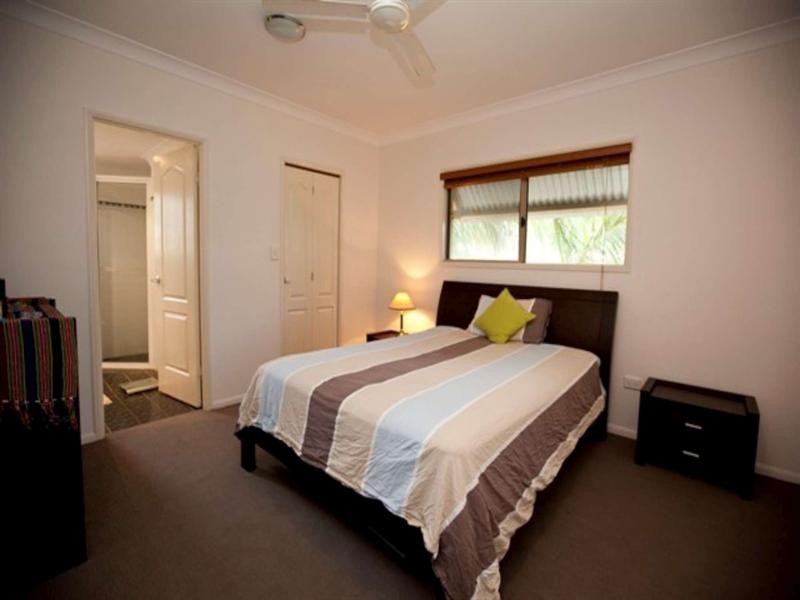 2/122 Eyre Street, North Ward QLD 4810