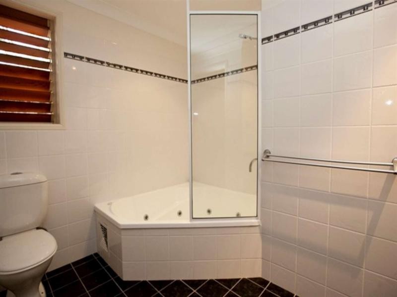 2/122 Eyre Street, North Ward QLD 4810