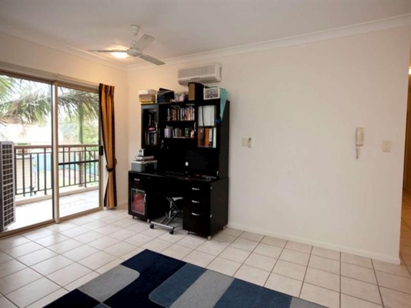 2/122 Eyre Street, North Ward QLD 4810