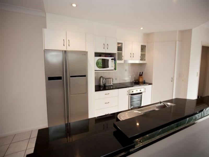 2/122 Eyre Street, North Ward QLD 4810