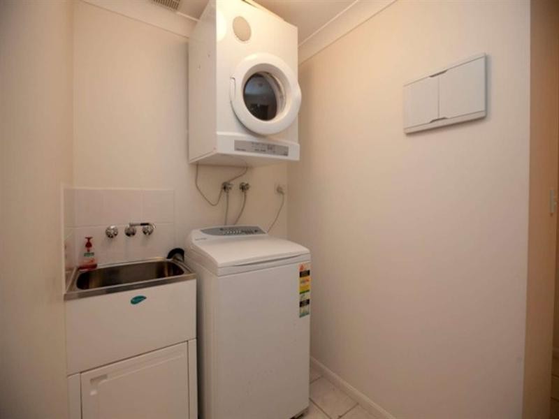 2/122 Eyre Street, North Ward QLD 4810