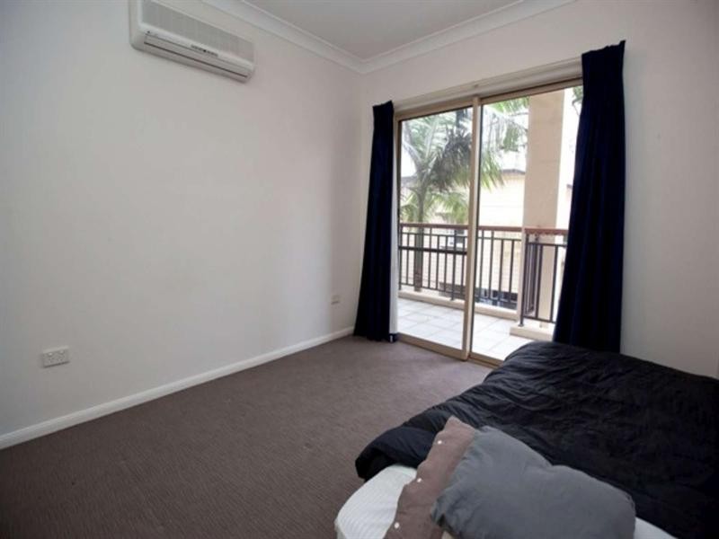 2/122 Eyre Street, North Ward QLD 4810