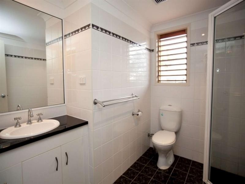 2/122 Eyre Street, North Ward QLD 4810