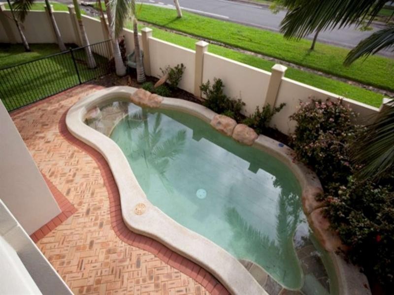 2/122 Eyre Street, North Ward QLD 4810