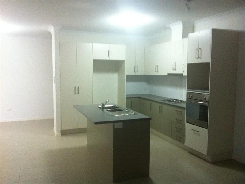 Bushland Beach QLD 4818