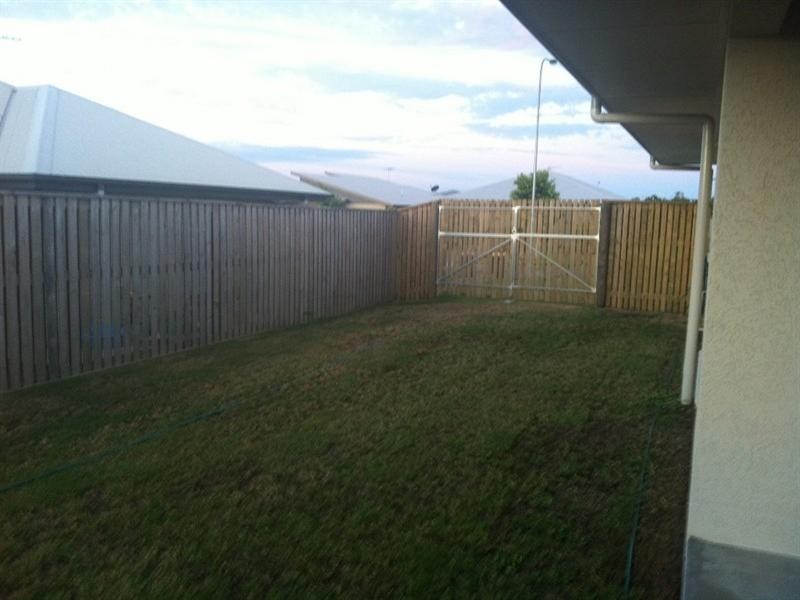 Bushland Beach QLD 4818