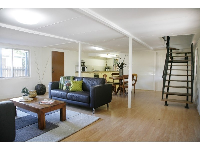 17 Leigh Street, West End QLD 4810