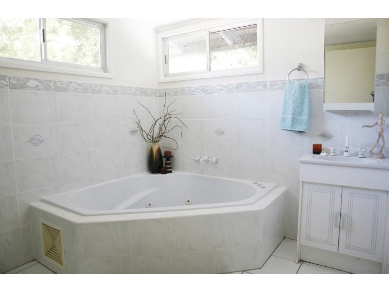 17 Leigh Street, West End QLD 4810