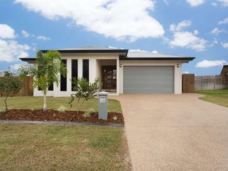 2 Lochern Way, Bushland Beach QLD 4818