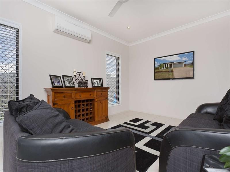 2 Lochern Way, Bushland Beach QLD 4818