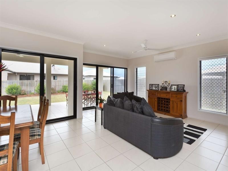 2 Lochern Way, Bushland Beach QLD 4818