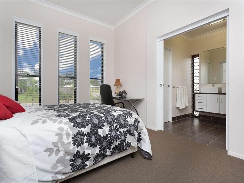 2 Lochern Way, Bushland Beach QLD 4818