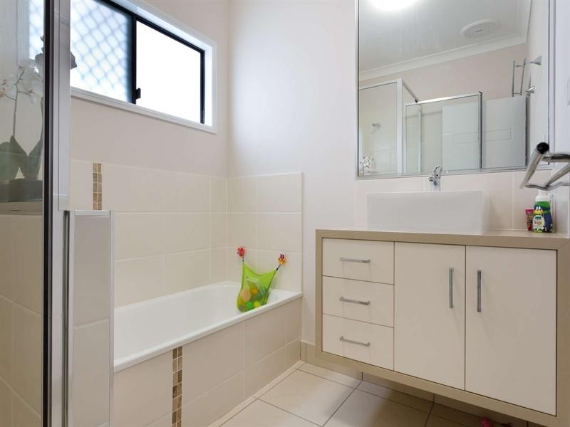 2 Lochern Way, Bushland Beach QLD 4818