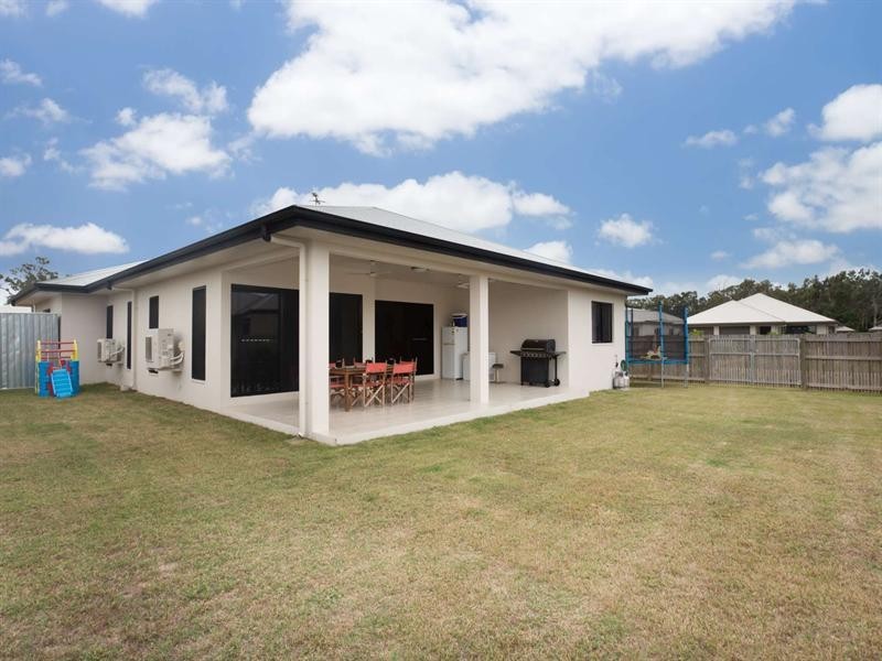 2 Lochern Way, Bushland Beach QLD 4818