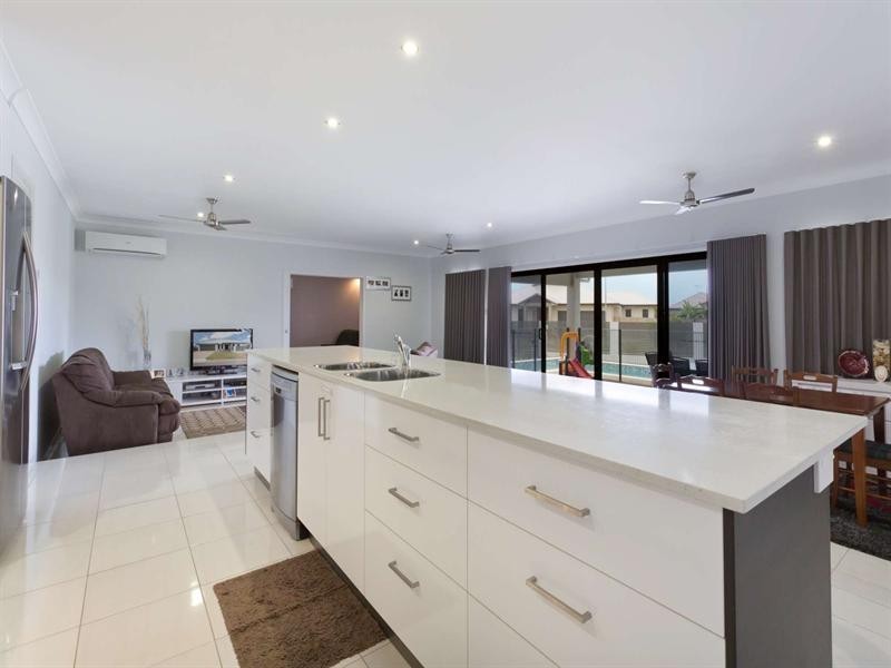 2 Ningaloo Cresent, Burdell QLD 4818