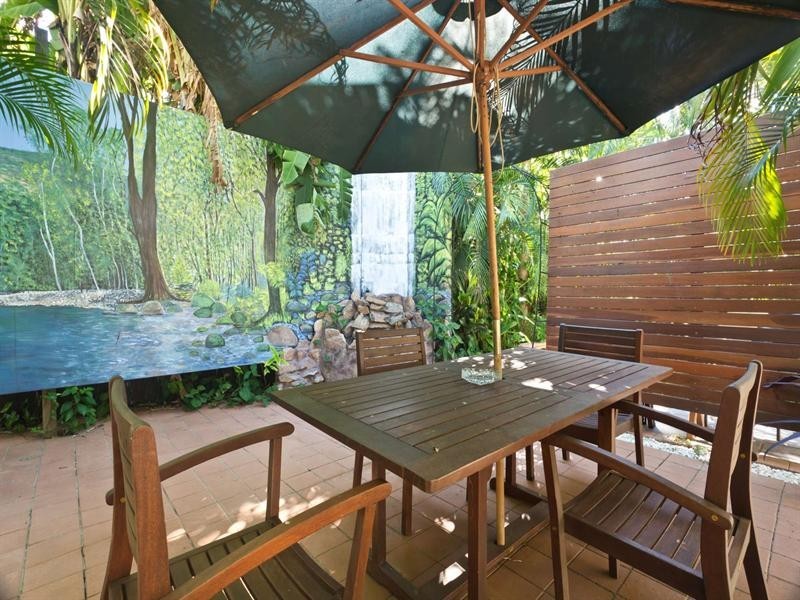 1 Humphrey Street, West End QLD 4810