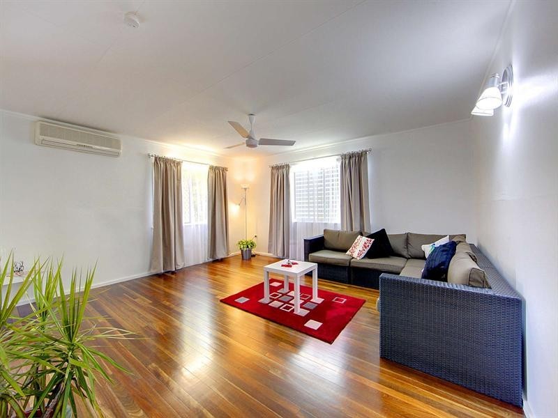 17 Banksia Street, Kirwan QLD 4817