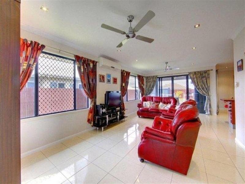 Bushland Beach QLD 4818