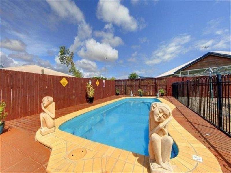 Bushland Beach QLD 4818