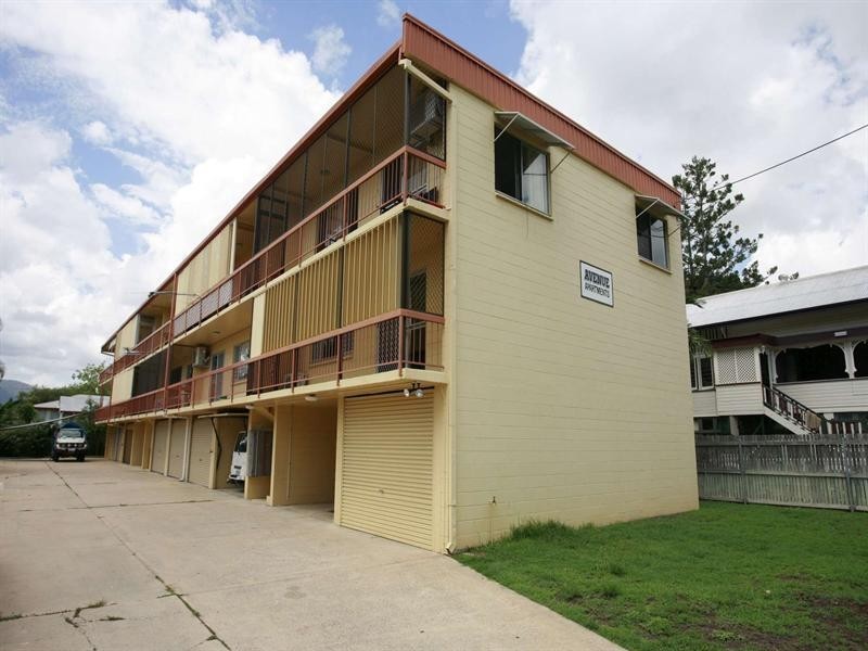 1/12 The Avenue, Hermit Park QLD 4812