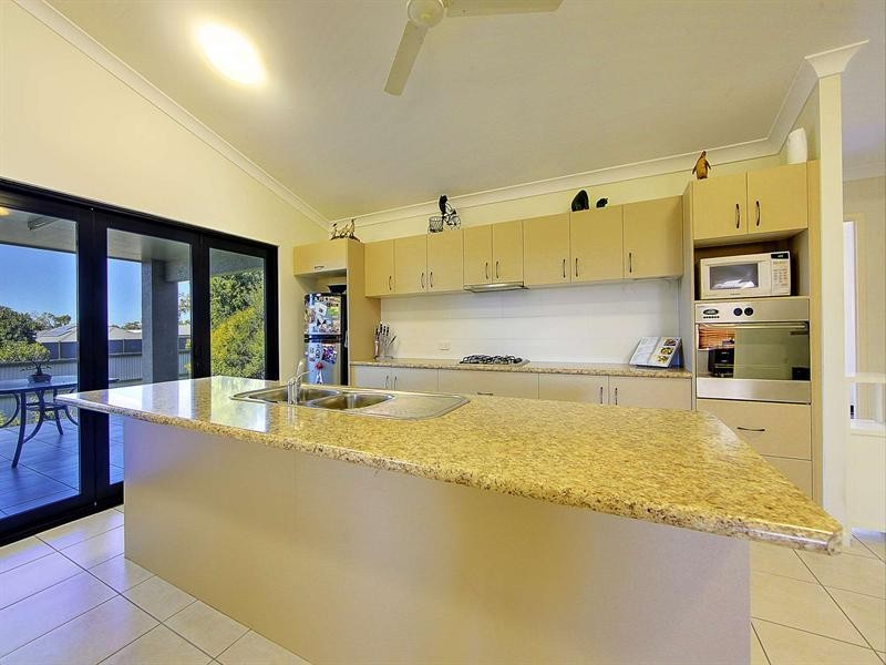7 Shutehaven Circuit, Bushland Beach QLD 4818