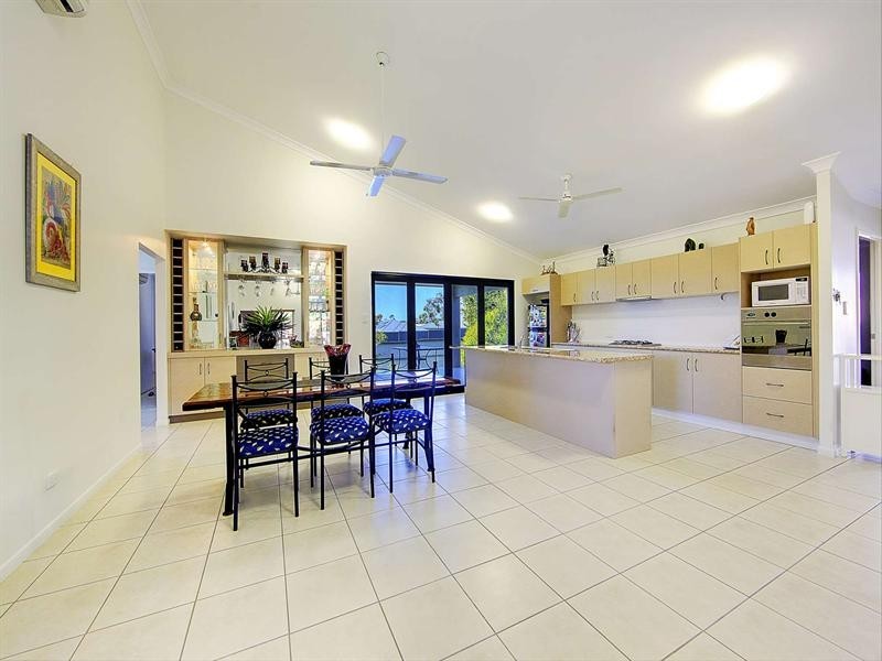 7 Shutehaven Circuit, Bushland Beach QLD 4818