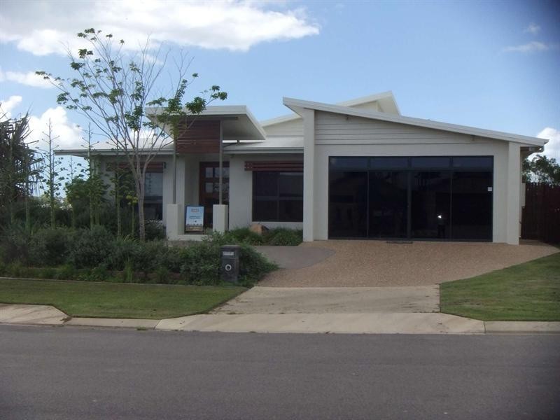 Bushland Beach QLD 4818