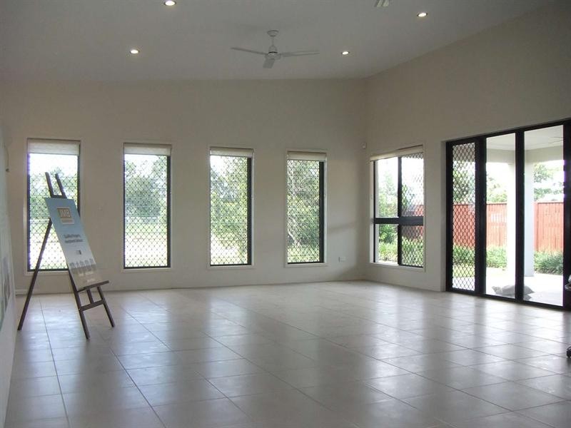 Bushland Beach QLD 4818