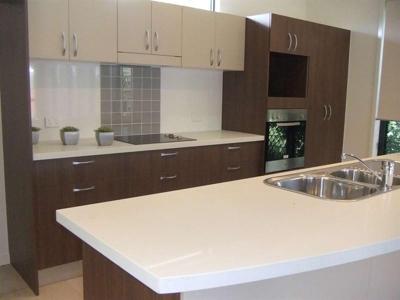 Bushland Beach QLD 4818