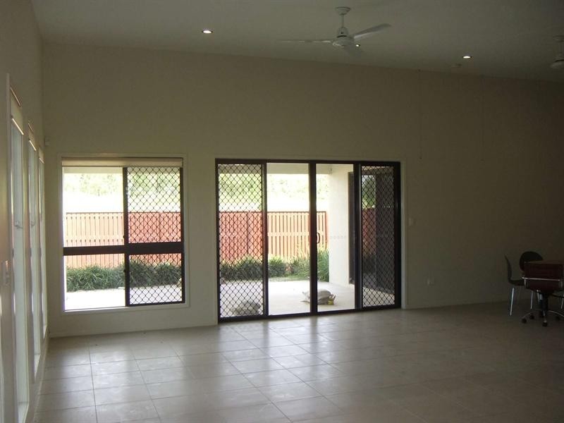 Bushland Beach QLD 4818