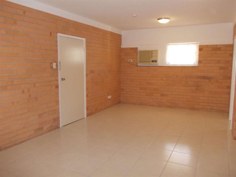 2/68 Eyre Street, North Ward QLD 4810