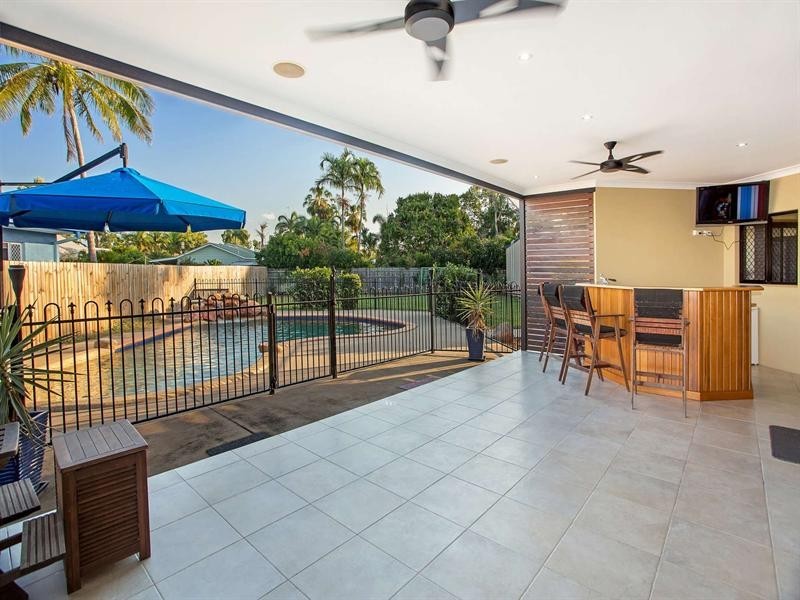 9 Jamaica Crescent, Bushland Beach QLD 4818