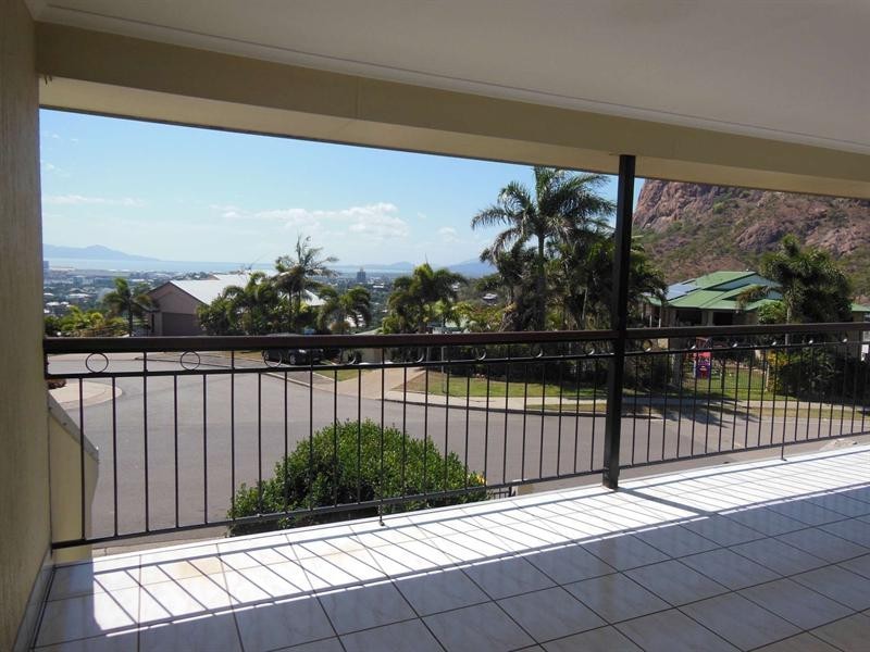 10 Stirling Drive, North Ward QLD 4810