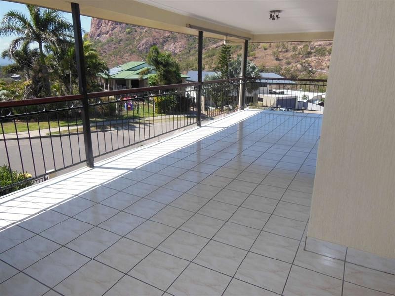 10 Stirling Drive, North Ward QLD 4810