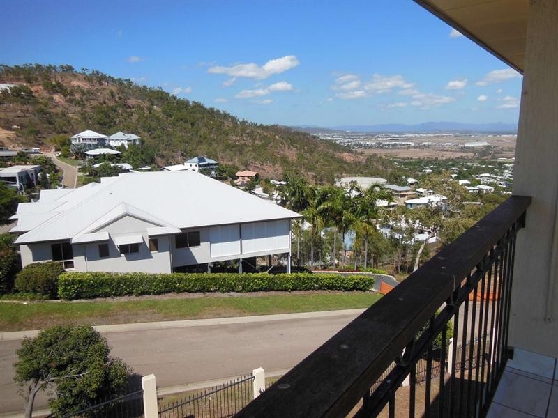 10 Stirling Drive, North Ward QLD 4810